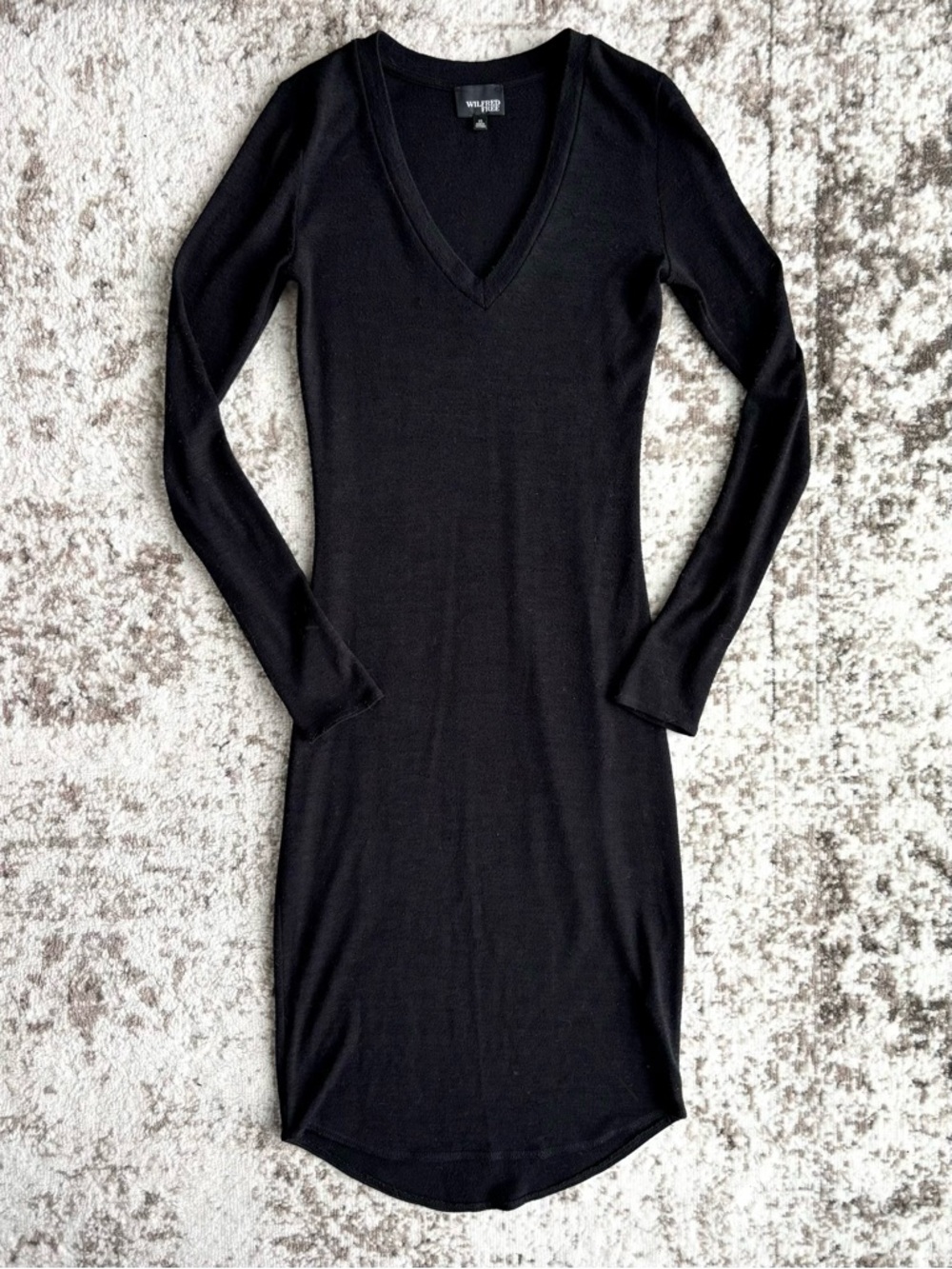 Aritzia Wilfred Free Lisiere Black V-Neck Long Sleeve Midi Dress